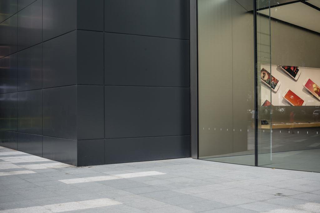  Nanjing Apple Store entrance close up view 